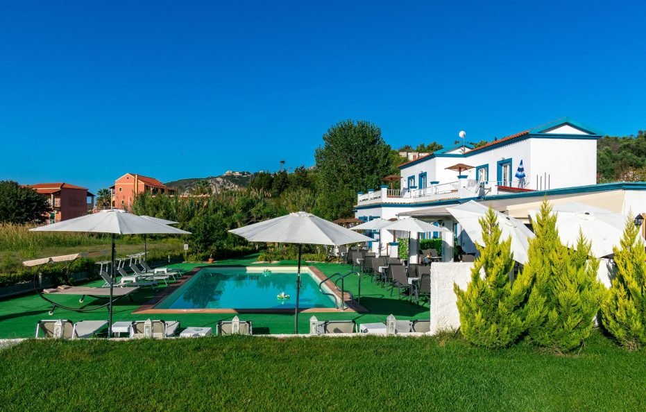Akis Villa Studios & Apartments with Pool
