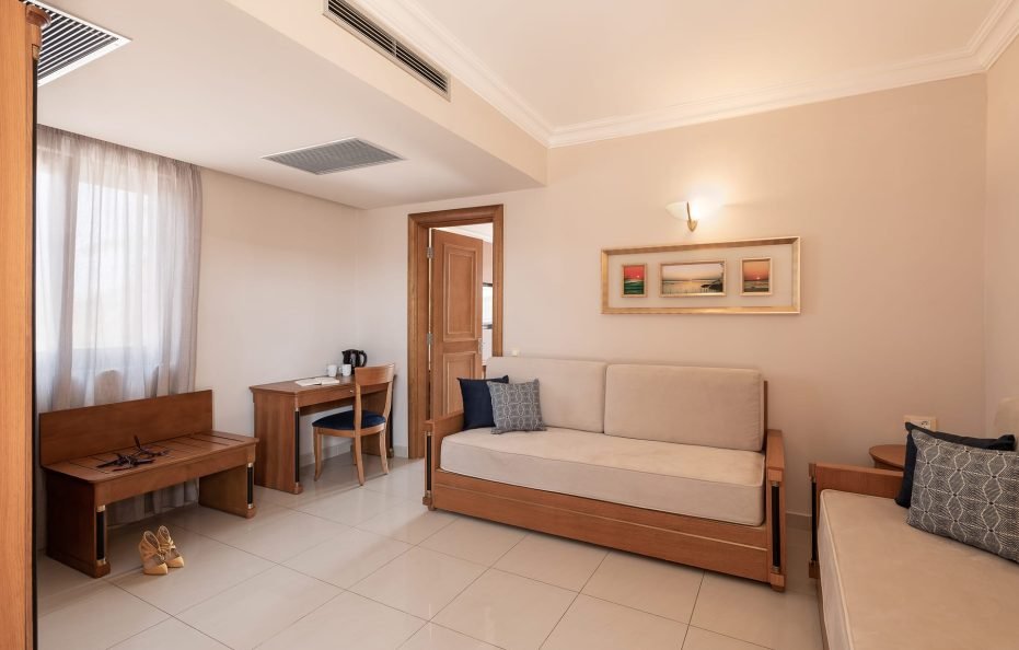 Family Suite Private Pool Inland View