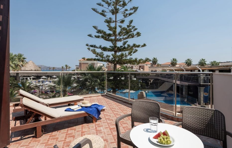Family Suite Private Pool Inland View