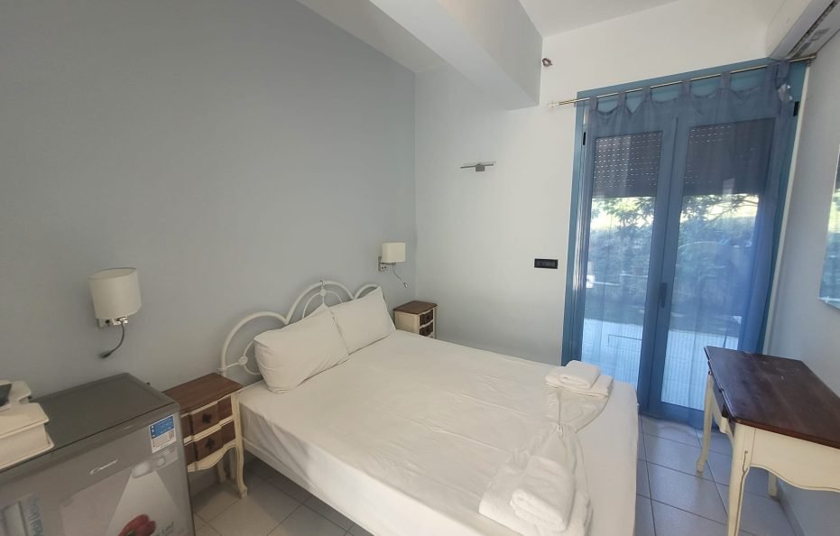 single room double bed