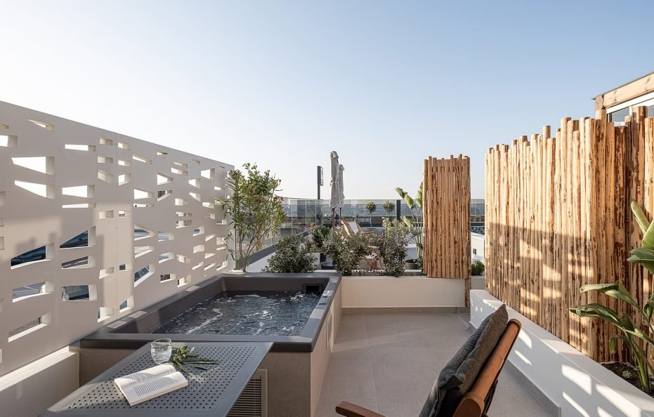 Comfort Suite with Outdoor Whirlpool and Sea View