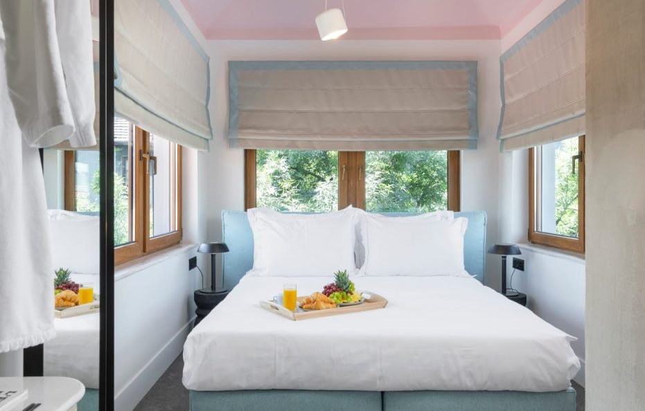 Luxury Penthouse Suite