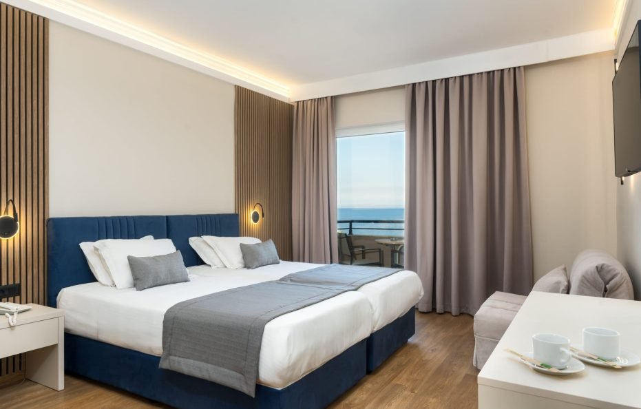 Double or Twin room with Sea view