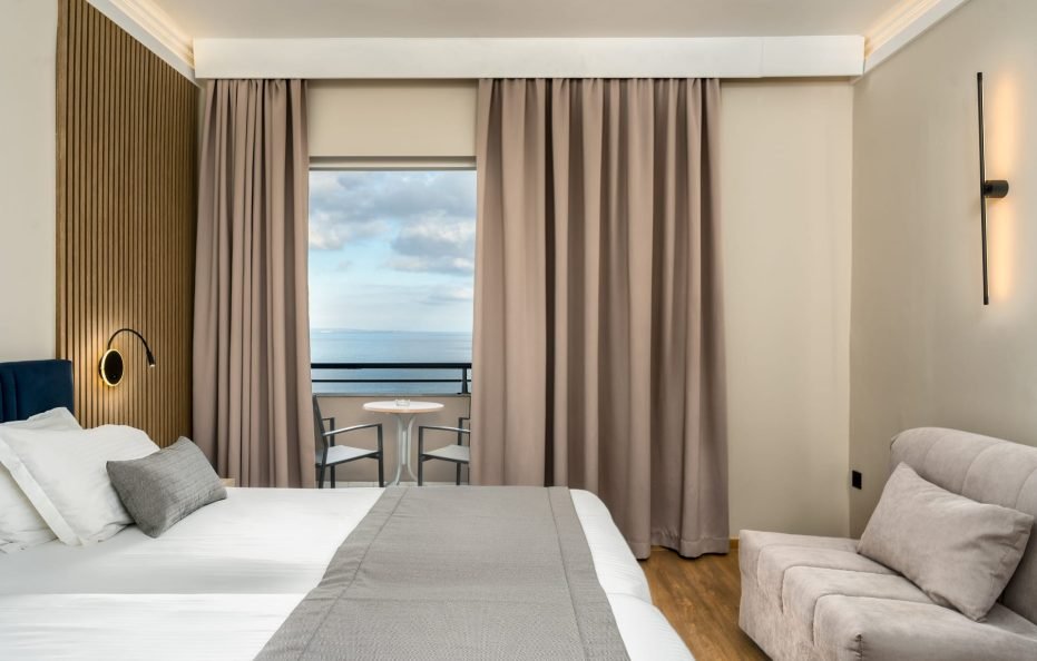 Double or Twin room with Sea view
