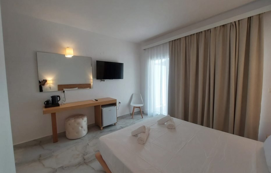 Double Room with City Mountain View
