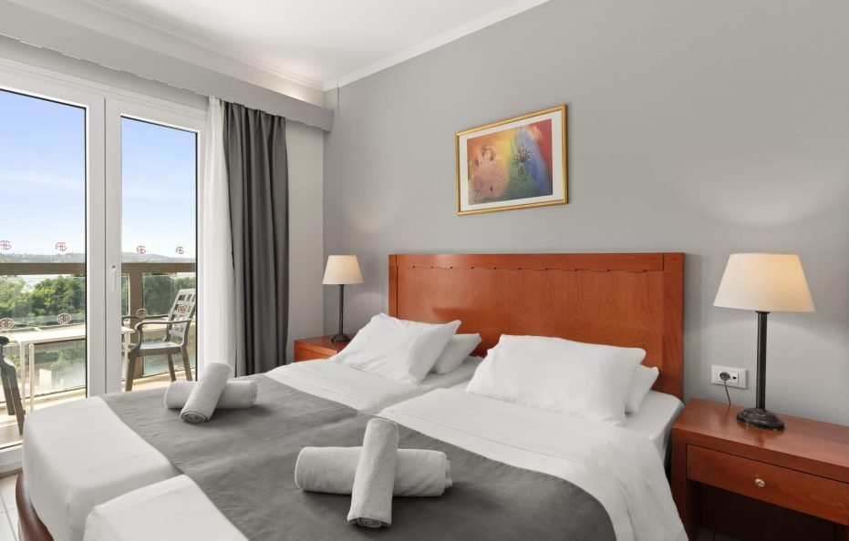 Double Room Standard | Mountain or Pool View
