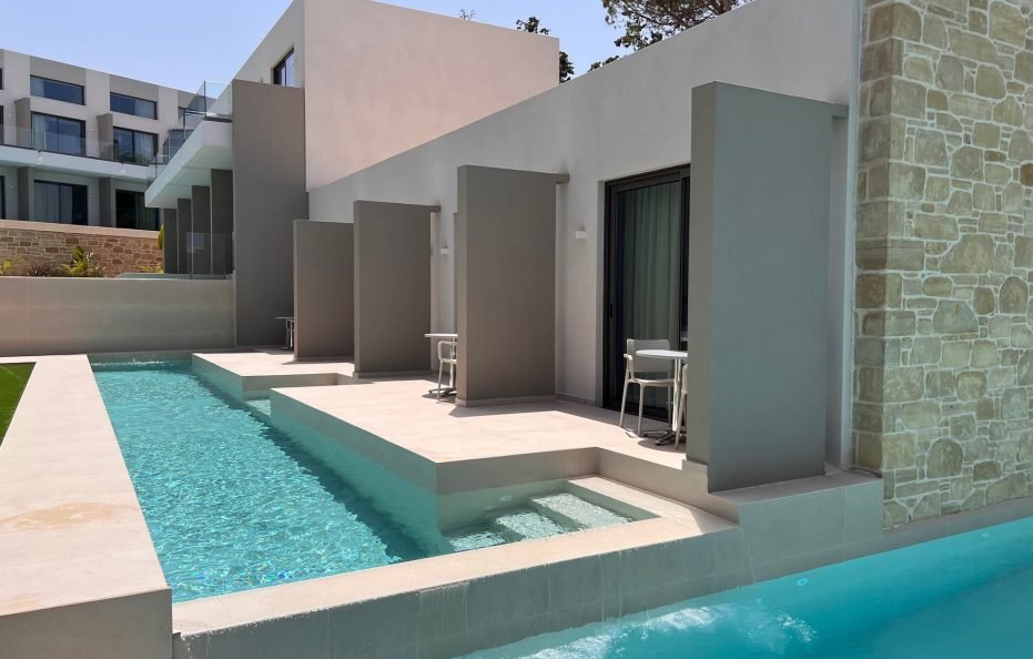 Junior Suite Swim-Up