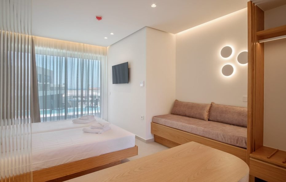 Deluxe Junior Suite Swim-Up