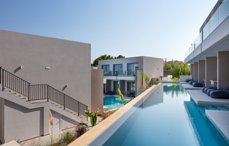 Deluxe Junior Suite Swim-Up