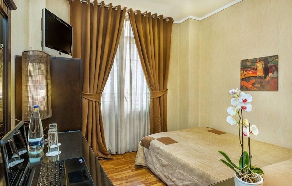 SINGLE ROOM