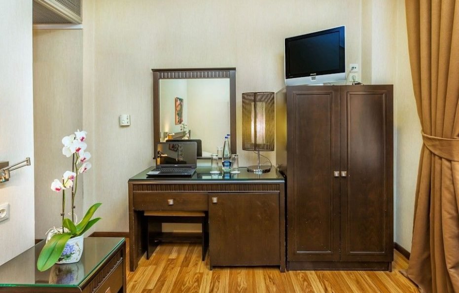 SINGLE ROOM