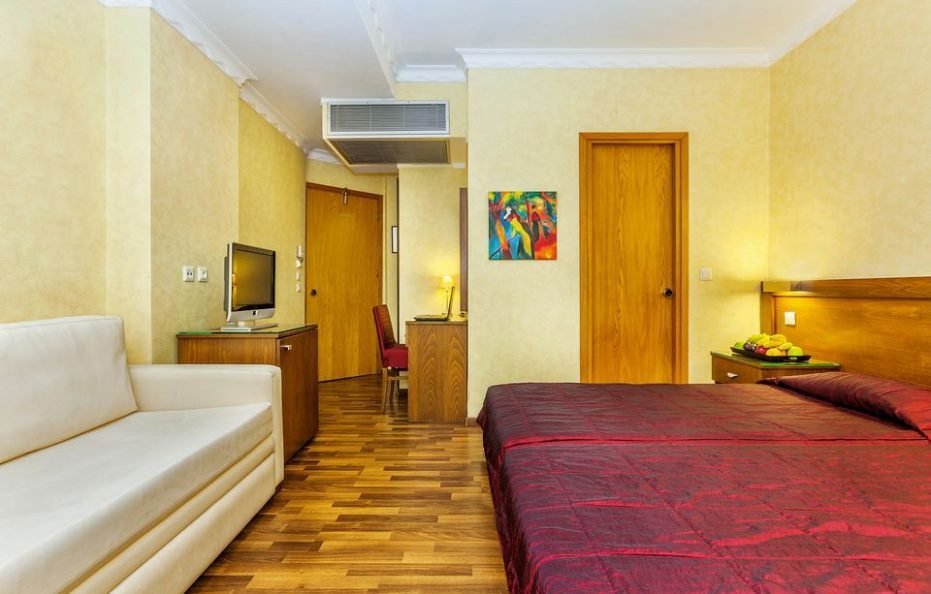 TRIPLE ROOM