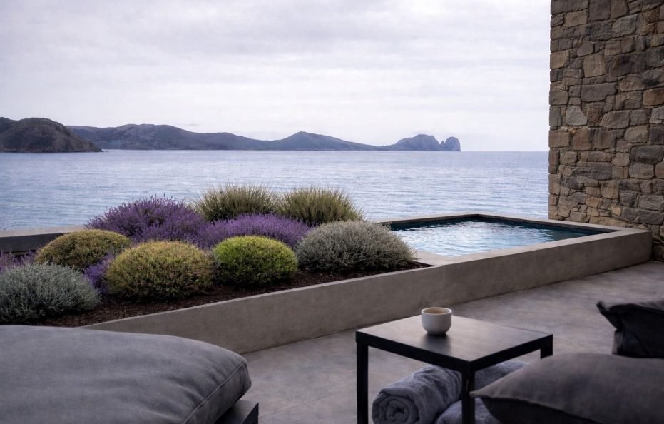 Echoes Exclusive Pool Suite