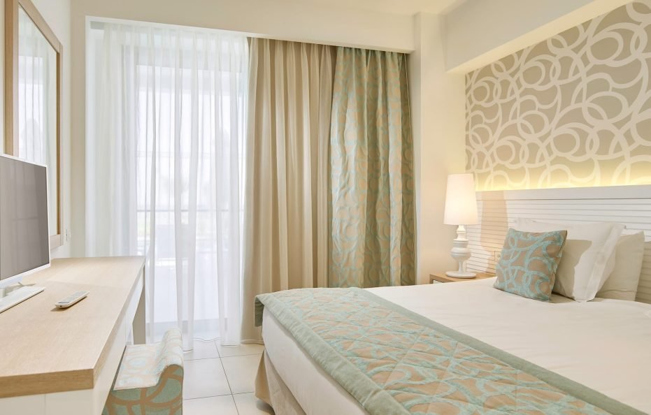 Junior Suite Sharing Pool (45 m2)