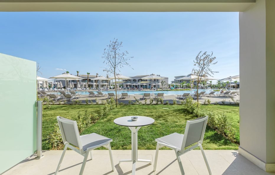 Twin Standard Pool View (30 m2)