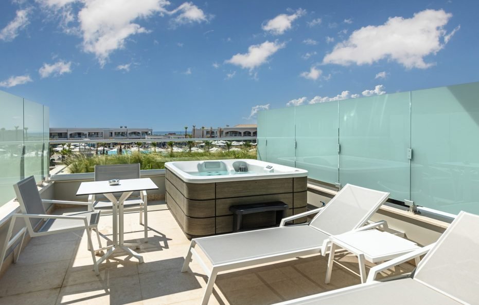 Twin Standard Pool View – Jacuzzi (30 m2)