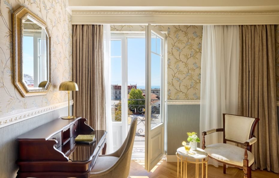 Deluxe King Bed Old Port View