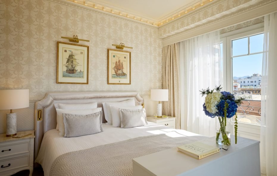 Sea View Deluxe Corner Deluxe Suite with King Bed