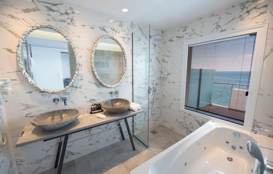 AEOLUS suite COCO-MAT with panoramic sea view