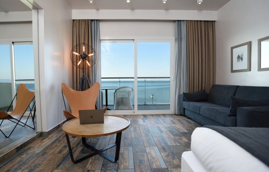 HEPHAESTUS suite COCO-MAT with front sea view