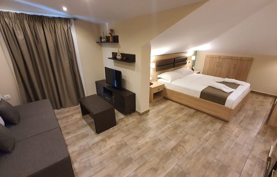 Deluxe Triple Attic room with balcony